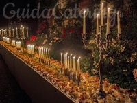 Il grande buffet di dolci a luce di 100 candele