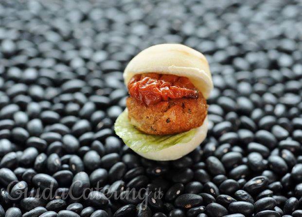 Super-mini Hamburger di Tonno, Lattuga, Pomodoro arrostito Ivan & Masa.jpg