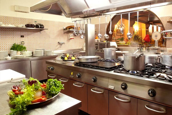 Cerco cucina in affitto per attività di catering  lungo termine